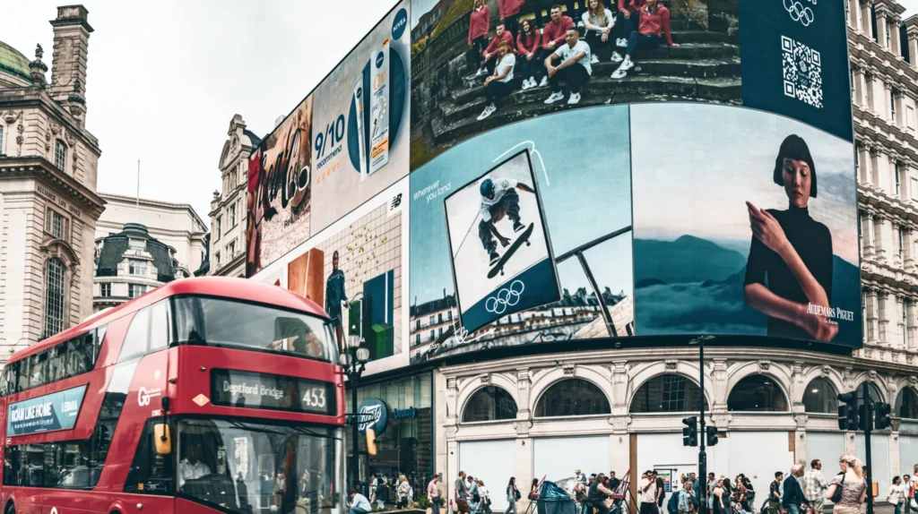 What is Digital Out-of-home (DOOH) Advertising and How Does It Work? 